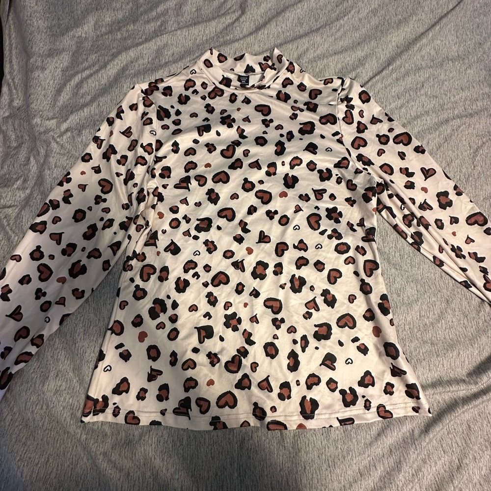 SHEIN Kids Long Sleeve Top with Heart Print